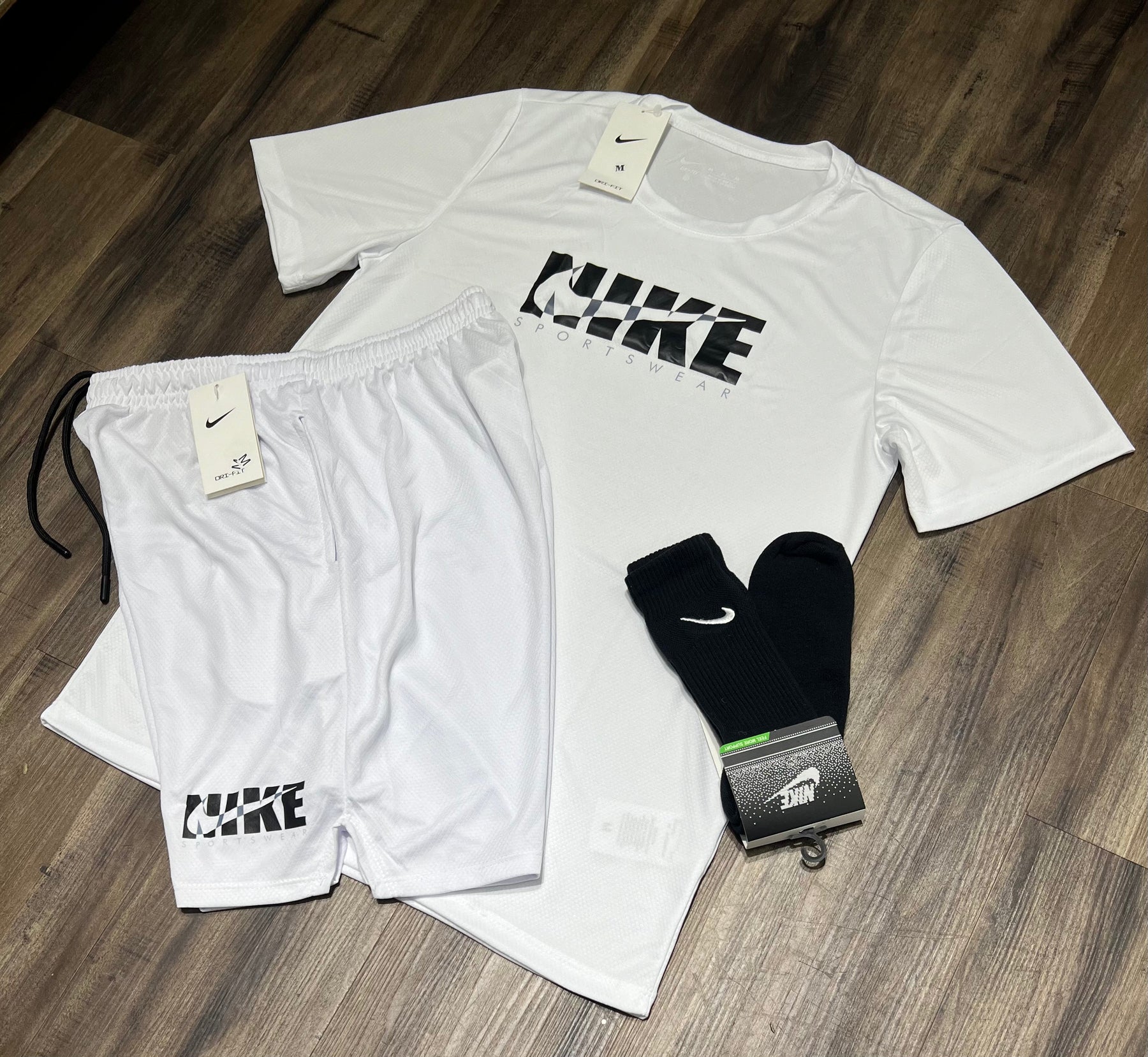 Conjunto Dri-fit: Camiseta + Shorts + Meia - Nike