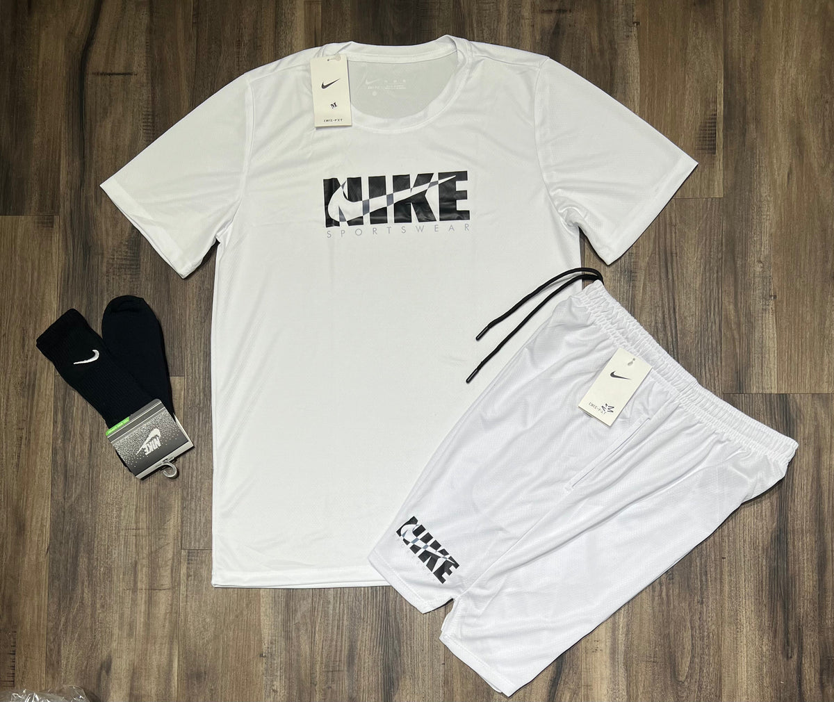 Conjunto Dri-fit: Camiseta + Shorts + Meia - Nike