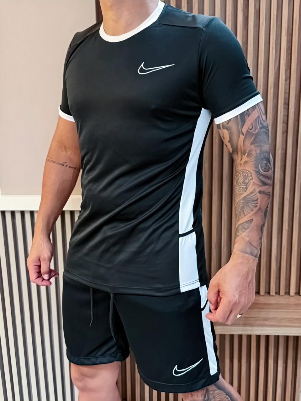Conjunto Dri-Fit: Camiseta + Shorts - Nike