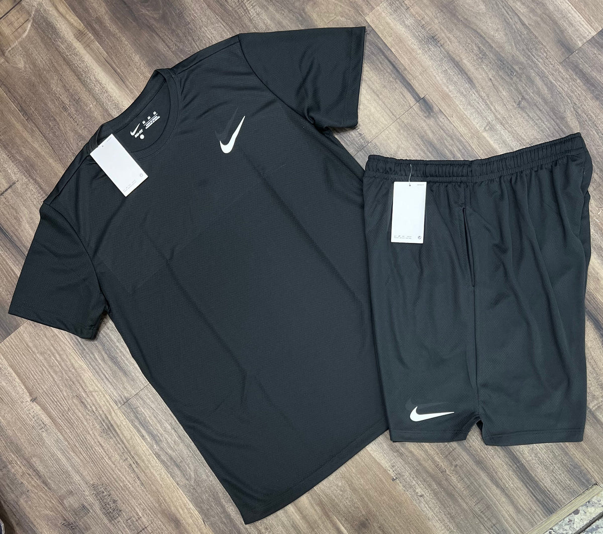 Conjunto Dri-Fit: Camiseta + Shorts - Nike