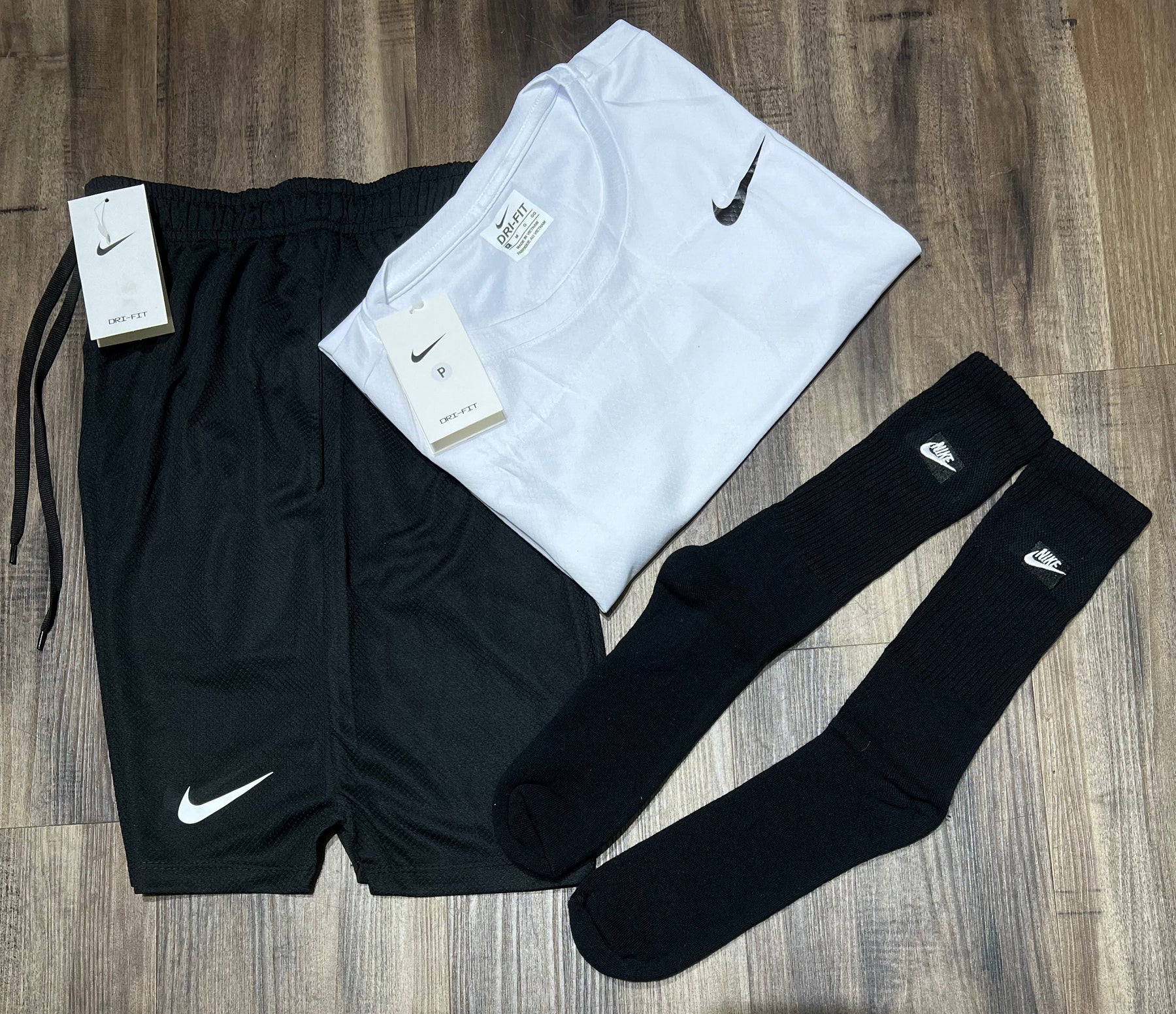 Conjunto Dri-fit: Camiseta + Shorts + Meia - Nike