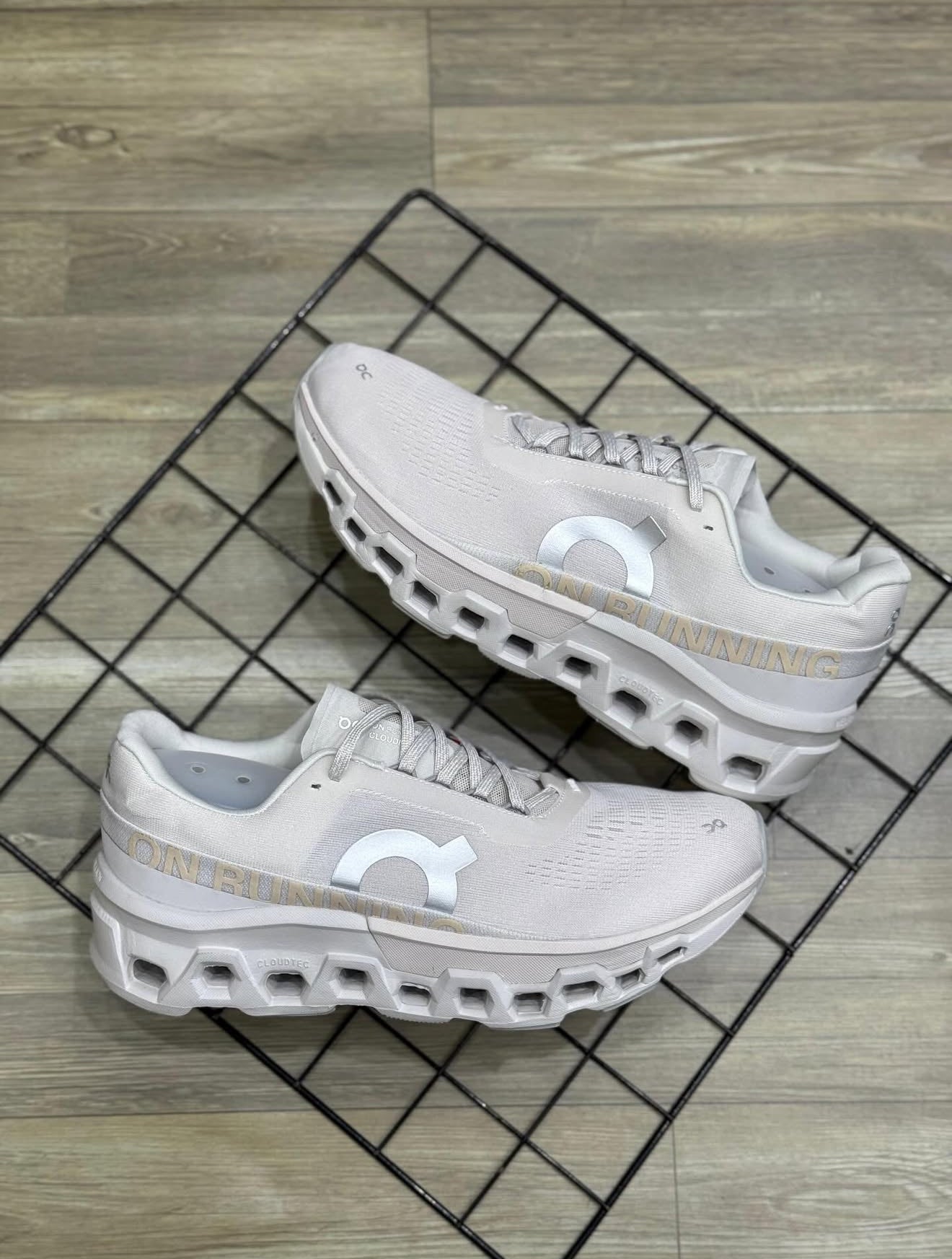 Tennis on running cloudmonster2 premium