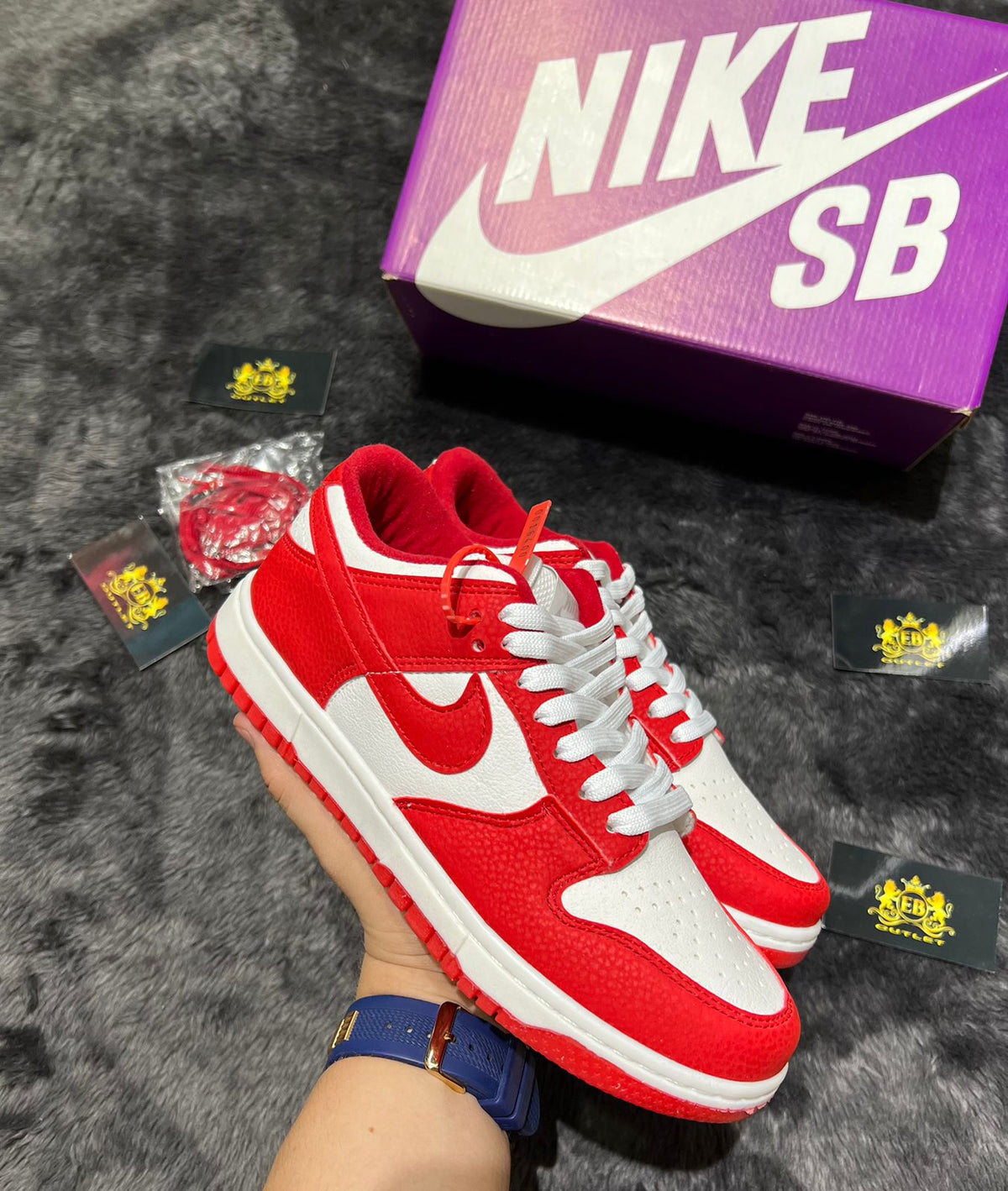 Dunk Low Vermelho lançamento + relógio de brinde